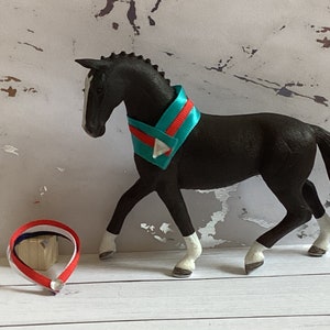 Schleich Rouge Blanc & Bleu Sash Set
