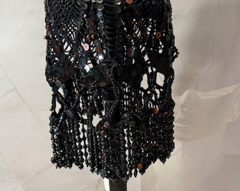 Antieke zwarte flapperpet uit de jaren 1920 met kralen • Art Deco muts met pailletten • Gatsby-hoofdtooi met franjes • Handgemaakte avondhoofdtooi
