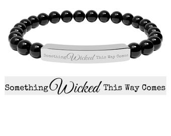 Graverat stenpärlarmband, 'Något ont', gotiska smycken