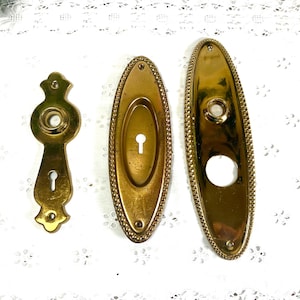 Vintage Gold Tone DoorKnob Lock Backplates, Architectural Salvage Door Knob Key Hole Back Plates Metal Restoration Hardware Escutcheon
