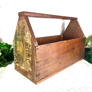 Vintage Wood Tote Made from Vintage Apple Crate, Primitive Rustic Country Cottage Farmhouse Kitchen Garden Porch Decor Centerpiece
