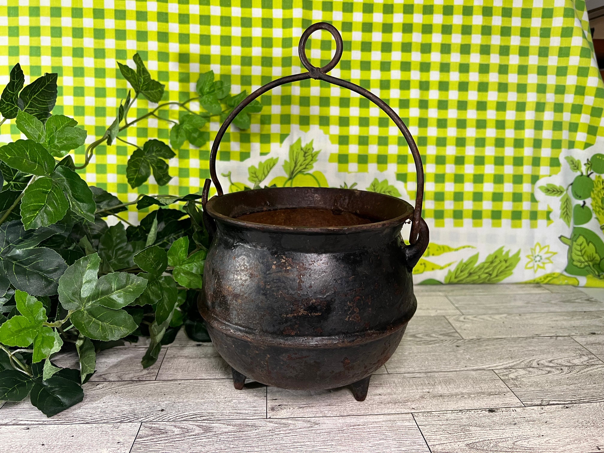 16CM Black Cast Iron Dutch Oven Soup Pot Small Cauldron With Lid