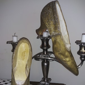 Exquisite Vintage (possibly earlier than 1920s) Ladies Shoes Pumps
