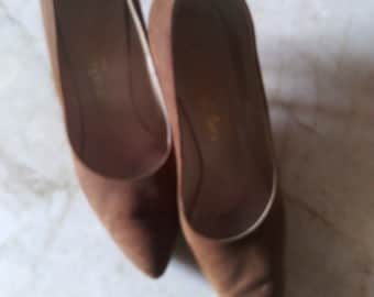 Super Snappy Brown Suede Pumps