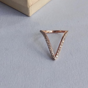 Anello a V in argento sterling placcato oro 18 carati: anello minimalista a zig-zag