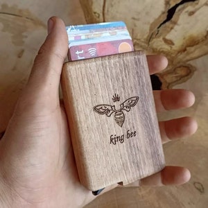 Massivholz Kartenhalter - Visitenkartenetuis aus Holz - Personalisierte Walnuss Geldbörse - Automatischer Kreditkartenhalter - Personalisierter Karten Organizer