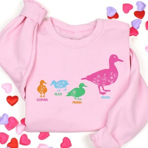 Custom Mama Duck Sweatshirt, Cute Mallard Duck Family Crewneck, Duck Mom Sweatshirt,  Bird Lover Gift , Mothers Day Gift, New Mom Gift