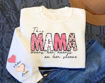 Sudaderas de mamá personalizadas, regalos personalizados, regalo del Día de las Madres, sudadera de abuela, camisa de mamá de corazón de conversión personalizada, mamá lleva su corazón