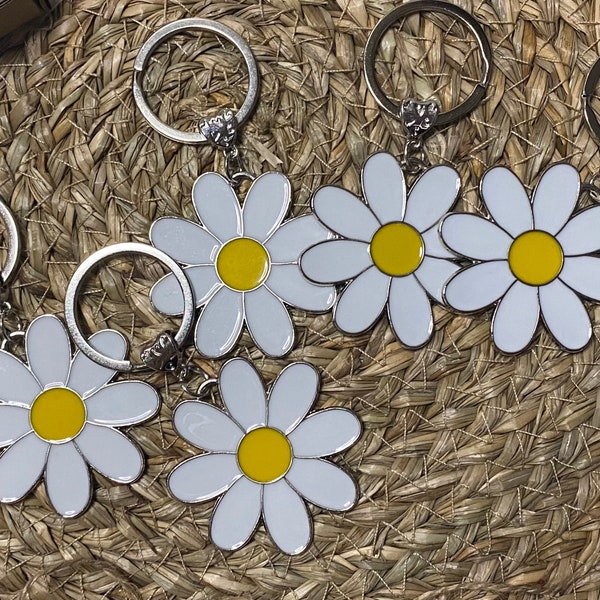 Cute Daisy Keyring, Daisy Charm, Token Gift, Friendship Gift, Bag Charm