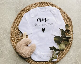 Babybody personalisiert / mini Nachname / Babybody Bügelbild / Baby Body Mädchen Junge / Geburt / Geschenk