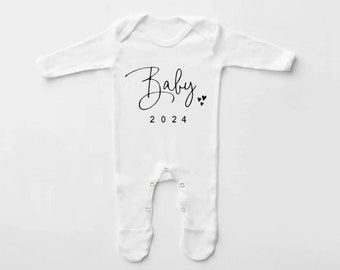 Babybody Strampler personalisiert / Baby 2024 / Babybody Bügelbild / Baby Body Mädchen Junge / Geburt / Geschenk