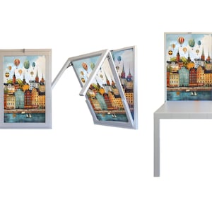 Könnte beinhalten: Ein weißes, klappbares Tisch- und Stuhlset mit einem farbenfrohen Stadtlandschaftsdruck. Das Kunstwerk zeigt Gebäude, Heißluftballons und Boote. Tisch und Stuhl werden in verschiedenen Positionen gezeigt, um den Klappmechanismus zu demonstrieren.