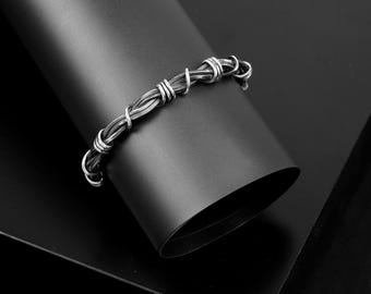 Pulsera tipo brazalete de plata de ley con diseño de espinas grabada a mano - Diseño vintage ajustable