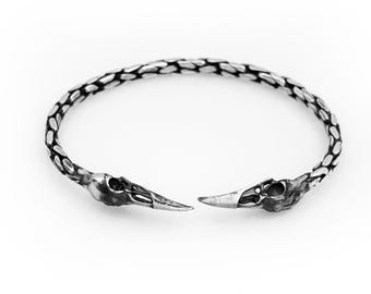 Pulsera tipo brazalete de calavera de plata de ley hecha a mano: diseño de espinas vintage