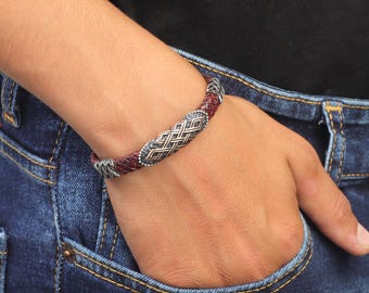 Vintage Engraved Sterling Silver and Leather Bracelet - Etsy display picture 3