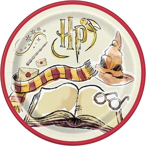 May include: Round paper plate with a red rim featuring watercolor illustrations of Harry Potter-themed elements. Includes the Hogwarts logo, a scarf, a sorting hat, glasses, a wand, an envelope, and an open book.