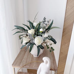 Flower arrangement in a bowl in white & green - Bouquet of eucalyptus, roses, lisianthus - Boho artificial flowers by Lieblingskrams