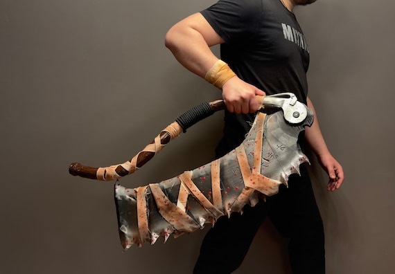 血源呪い鋸歯刀  狩猟 斧  cosplay 血の呪い 古兵器 武具 刀装具 Bloodborne の開閉可能な鋸刃 3D プリントレプリカ、実物大 55