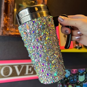 素晴らしい AB ラインストーン タンブラー。ホットドリンクにもコールドドリンクにも最適。ゴージャスな AB クリスタルとラインストーン付き。