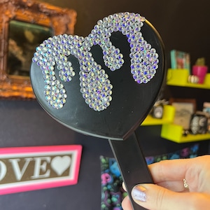 Specchio nero a forma di cuore con goccia di strass scintillanti. Regalo meraviglioso!