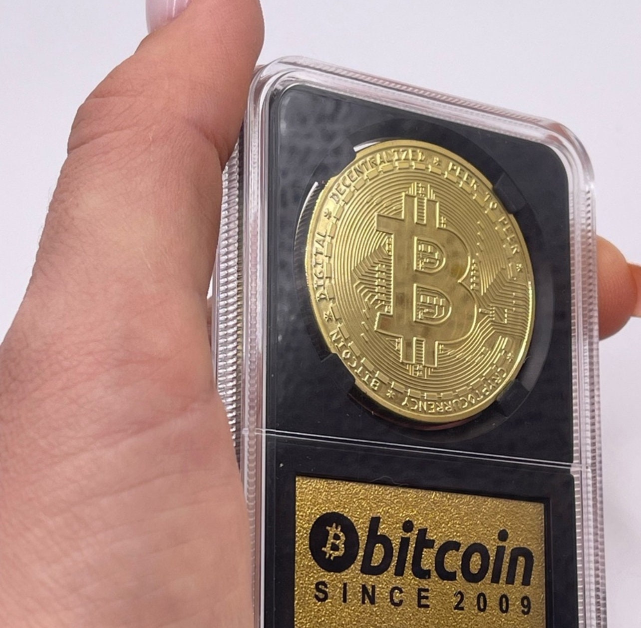 Moneda Bitcoin en estuche de edición de coleccionista: moneda de oro física  de edición limitada con vitrina de criptomoneda, escritorio - Etsy España