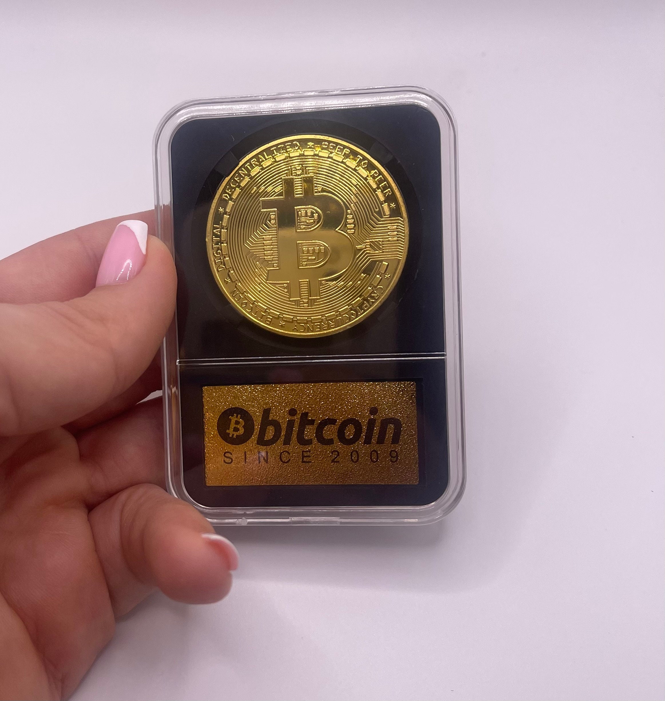 Moneda Bitcoin en estuche de edición de coleccionista: moneda de oro física  de edición limitada con vitrina de criptomoneda, escritorio - Etsy España