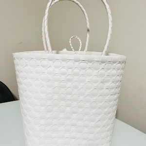 Bolsa de plástico tejida a mano: bolsa de playa duradera para picnic