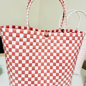 Handwoven Plastic Tote Bag: Versatile Picnic Beach Shopping Bag