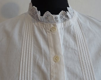 Vintage French blouse 1940s 1950s victorian style edwardian style broderie anglaise lace collar white cotton chemise shirt