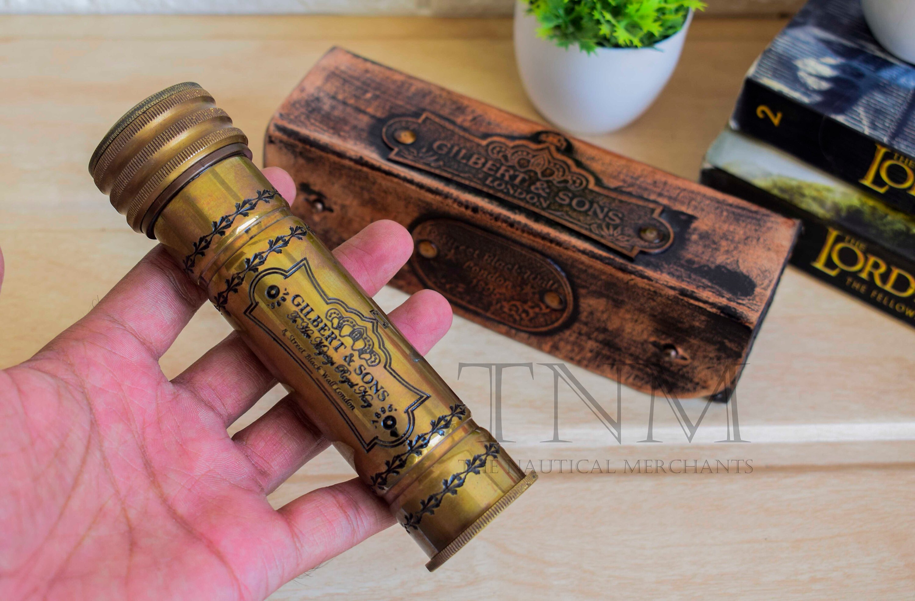 Family Friends Gift Antique Vibes Prism Kaleidoscope in Wooden Box Handmade Brass Vintage Design Gifts for Kids Children Son Daughter Gifts 