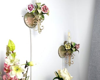 Par de apliques de pared italianos de hojalata de los años 50: rosas verdes y de porcelana.