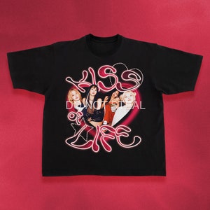 KISS OF LIFE Kiss Road Tour Maglietta kpop merch album light stick portafotografie raccoglitore spilla banner cordino felpa con cappuccio borsa tote portachiavi svg y2k