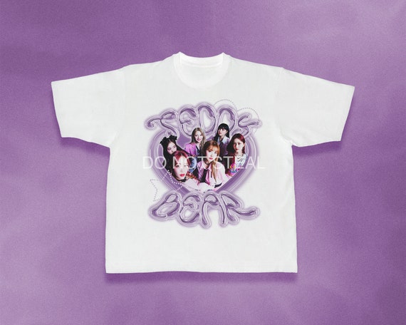STAYC Teddy Bear Tシャツ アイボリー STAYC Teddy Bear Tシャツ アイボリー 【公式通販】