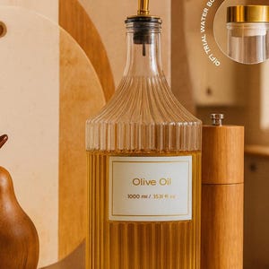 ヴィンテージガラスオリーブオイルディスペンサーボトル – 1000 ml / 34オンス – リブ付き透明ガラスオイル容器、注ぎ口付き – キッチンオイル容器、ディスペンサー