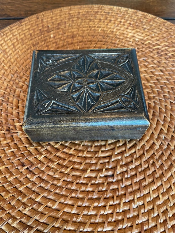 Vintage Small Jewelry Box View 3