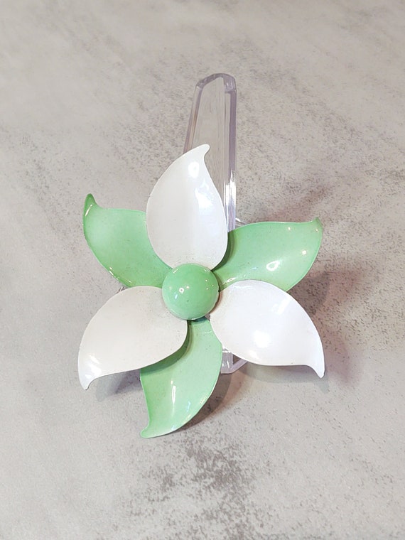 Green White ENAMEL FLOWER Vintage Pin Brooch Flowe