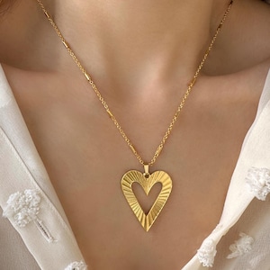 Chunky Gold Heart Necklace, Statement Layered Jewelry, Romantic Big Pendant, Satellite Chain, Oversized Charm