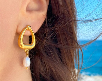 Real pearl earrings, Gold Chunky Earrings, Single Pearl Dangles, Statement Earrings, Bridal Earrings, Dainty Pearl Dangles, Wedding Earrings