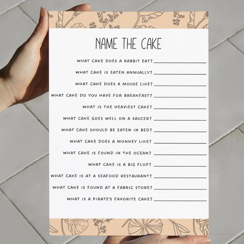 Puede incluir: Una tarjeta de juego imprimible con el t&iacute;tulo "Name the Cake" y una lista de preguntas sobre diferentes tipos de pasteles. Las preguntas est&aacute;n escritas en texto negro sobre un fondo blanco.