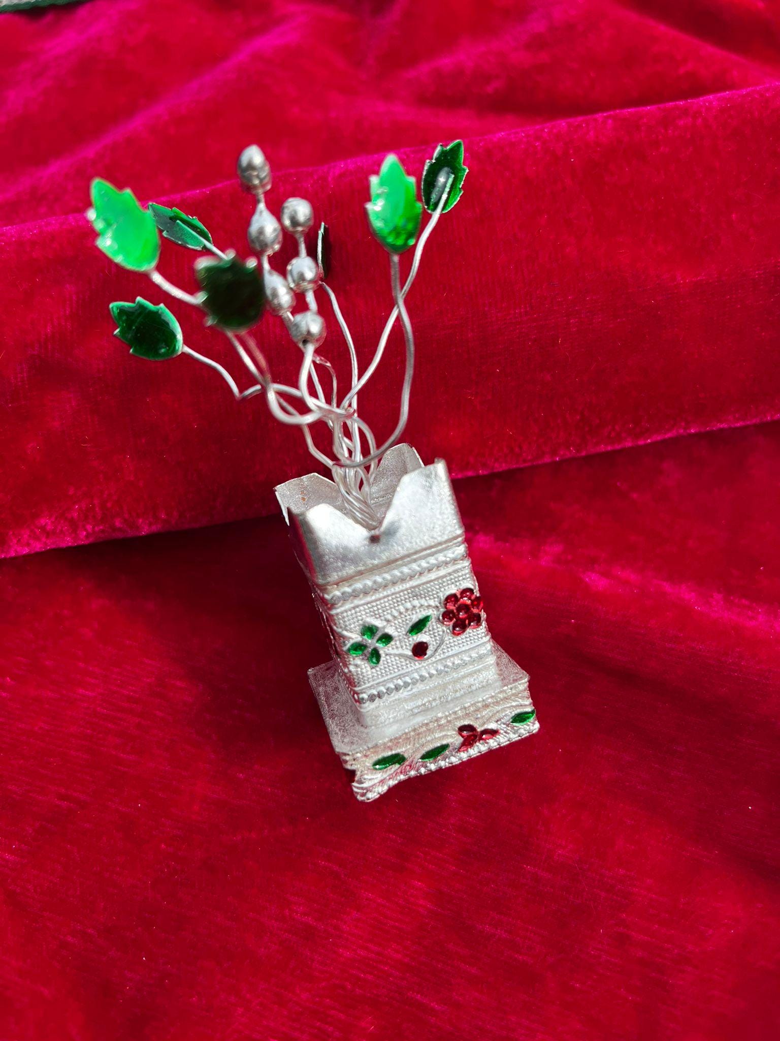 ユウ German Silver Tulsi Plant Green Leaf Puja Favors, Return Gifts