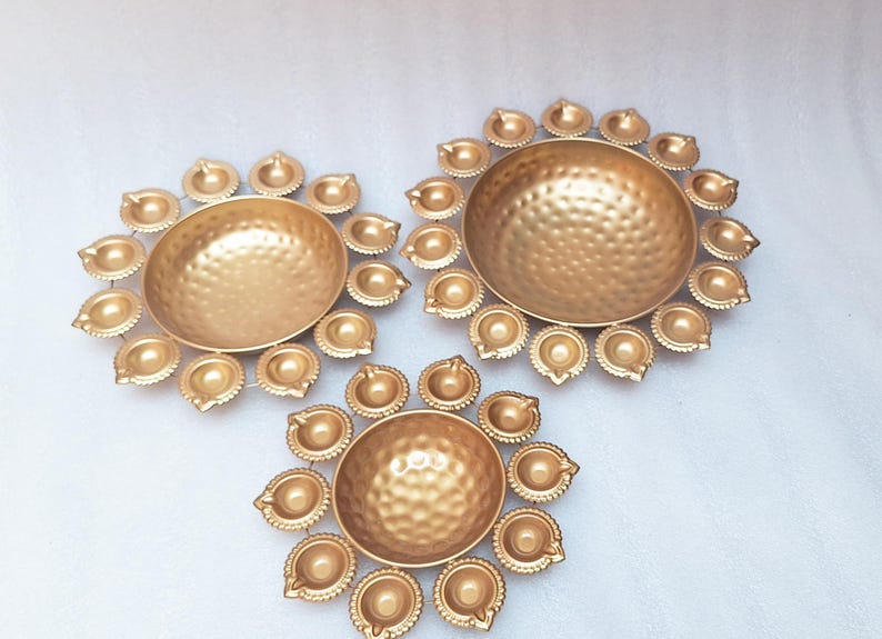 Three gold urlis