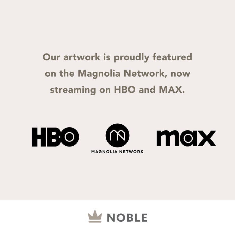 Może przedstawiać: Obraz przedstawia loga HBO, Magnolia Network i MAX, z tekstem informującym, że grafika jest prezentowana w Magnolia Network, transmitowanym na HBO i MAX. Logo Noble znajduje się na dole.