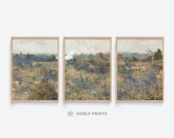 Puede incluir: Un conjunto de tres pinturas de paisajes enmarcadas con una paleta de colores apagados. Las pinturas representan un campo de flores silvestres y árboles en la distancia. Los marcos son de madera clara.