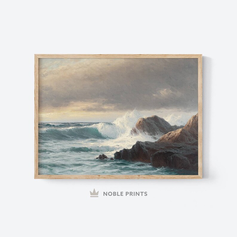 Puede incluir: Una pintura de un paisaje mar&iacute;timo tormentoso con grandes olas rompiendo contra acantilados rocosos. El cielo est&aacute; cubierto de nubes oscuras y el agua es de un color azul verdoso oscuro.