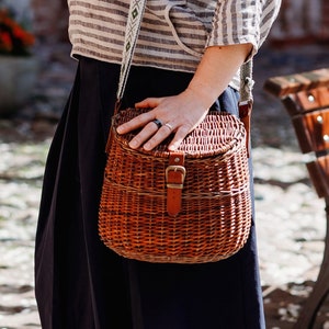 Bolso de mimbre, bolso bandolera Renfaire hecho a mano con mimbre de origen local