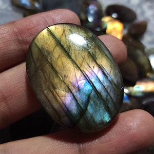 Cabochon di labradorite appariscente, labradorite a forma di pera, labradorite viola, cristallo curativo, pietra preziosa di labradorite, pietra per la creazione di gioielli
