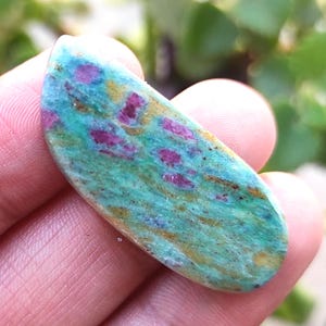 Piedra preciosa de fucsita rubí de alta calidad, piedra preciosa suelta, cabujón de fucsita rubí, rubí en fucsita, piedra de fucsita rubí ovalada, piedra para hacer manualidades