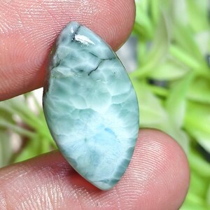 Cabujón de larimar azul pulido: gema de pectolita natural