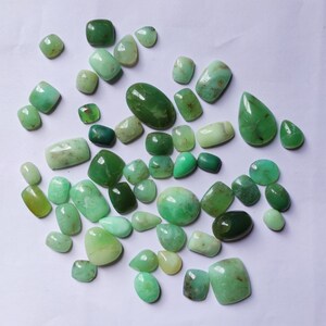 Cabochão de CRISOPRASO, lote de atacado de crisoprásio verde por peso com diferentes formas e tamanhos usados para fazer joias, lote de atacado