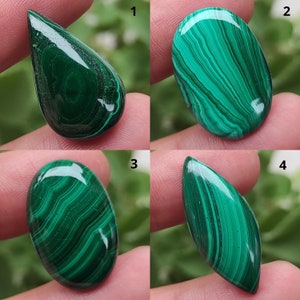 Natürlicher grüner Malachit Edelstein, Malachitstein, glatter Malachit Cabochon, Mix Form Malachit, einseitig polierter Malachit Edelstein